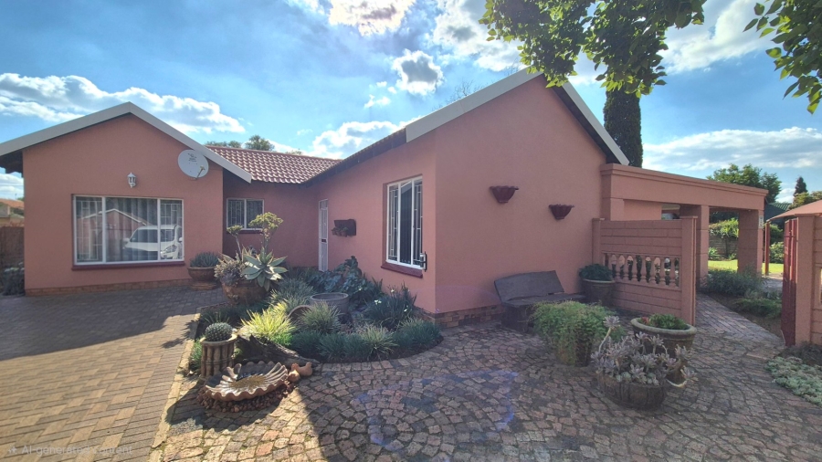 3 Bedroom Property for Sale in Roodia Free State